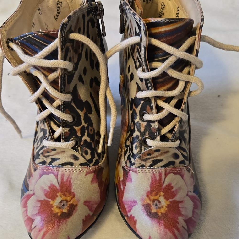 Stylish Floral and Leopard Print Lace-Up Boots